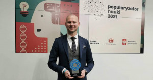 Adam Zbyryt ze Szkoły Doktorskiej Nauk Ścisłych i Przyrodniczych UwB laureatem konkursu Popularyzator Nauki 2021