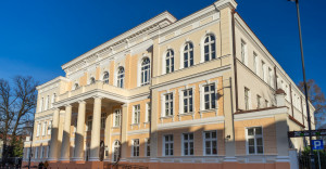 Zabytkowy gmach Uniwersytetu w Białymstoku odzyskał dawny blask