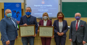 Dr Ihar Melnikau oraz dr Katsiaryna Kryvichanina odebrali na UwB Nagrody im. Lwa Sapiehy