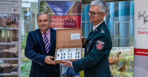 Krajowa Administracja Skarbowa przekazała chronione okazy owadów Uniwersytetowi w Białymstoku